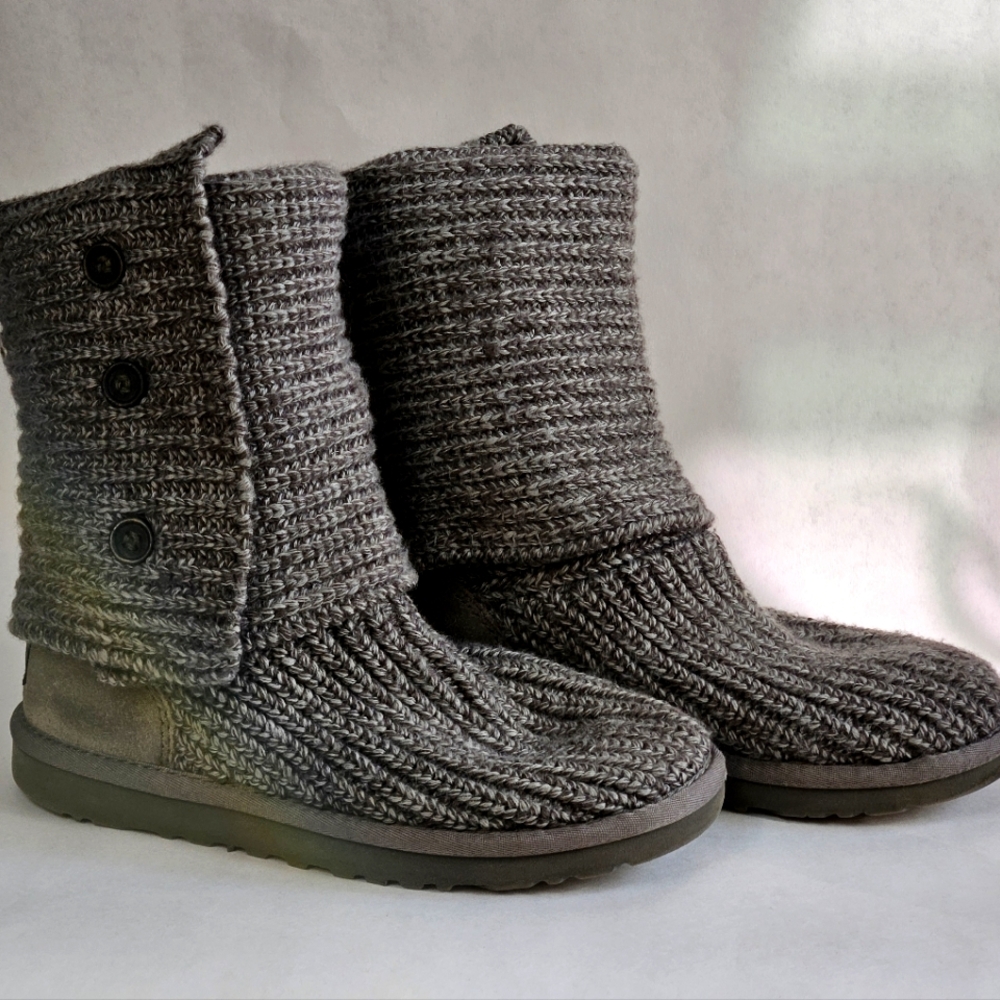 UGG Australia Women’s Classic Knit Cardy Boots Gray Crochet Size 5 US